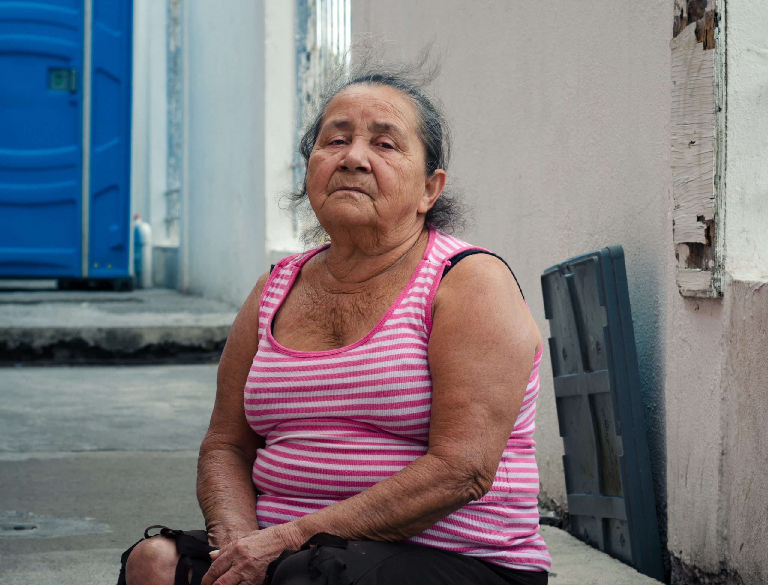 Carmen is one of the many coronavirus heroes. After she left Venezuela, Carmen spent more than two years working as a waitress, a receptionist and a sales attendant until she was able to validate her medical qualifications in Peru. © UNHCR/ Carmen Parra